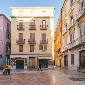 At Mitjana Plaza , Málaga España