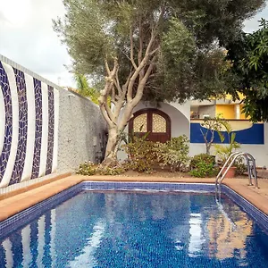  Villa The Blue House In